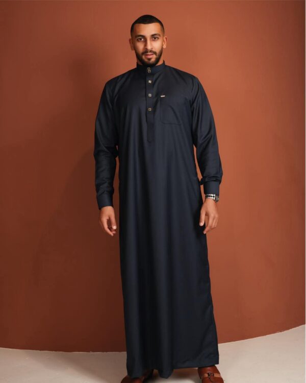 qamis au style minimaliste