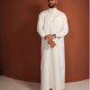 qamis au style minimaliste