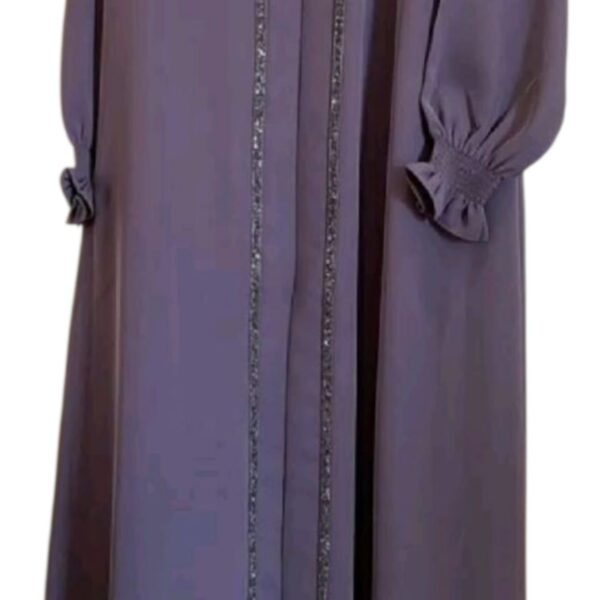 Abaya élégante grise avec détails brodés