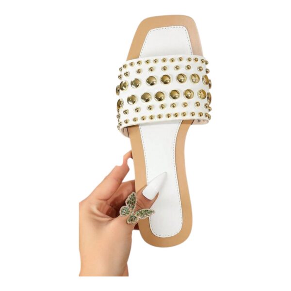 Sandales plates à clous dorés